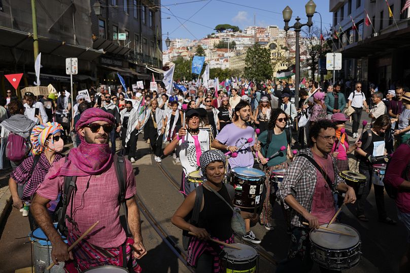 Des personnes assistent à une manifestation de soutien au peuple palestinien à Lisbonne, le 12 octobre 2024.