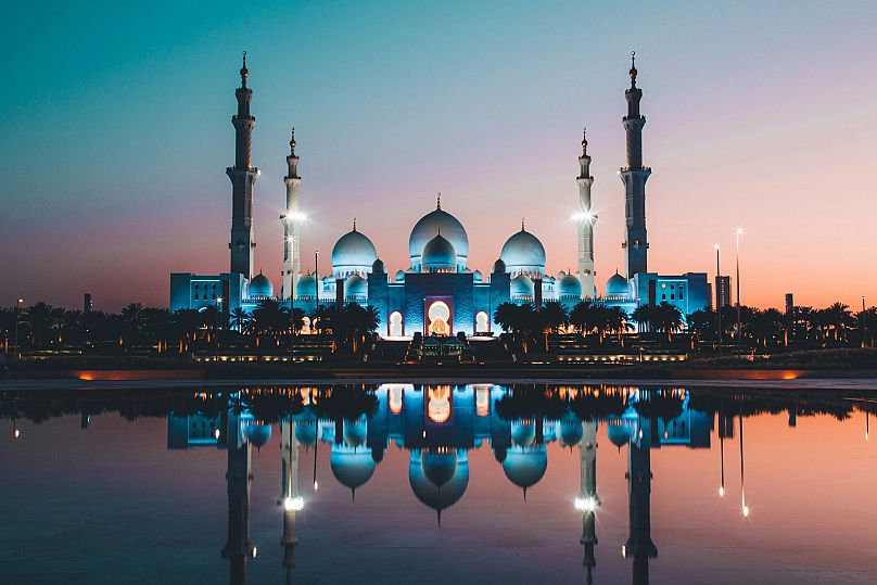 L'étonnante Grande Mosquée Sheikh Zayed est l'une des attractions les plus populaires d'Abu Dhabi