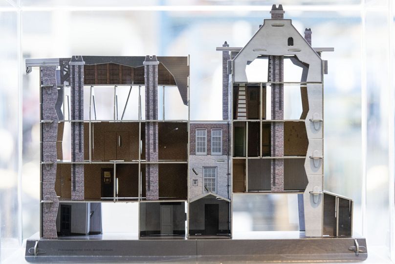 Maquette de la maison où Anne Frank s'est cachée des nazis.