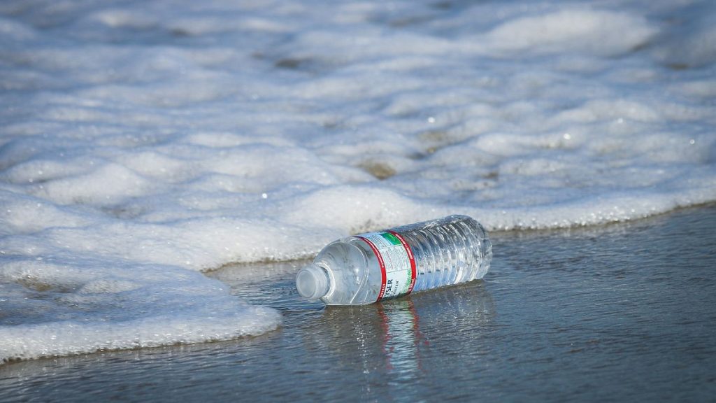 Could small plastic water bottles soon be a thing of the past in France?