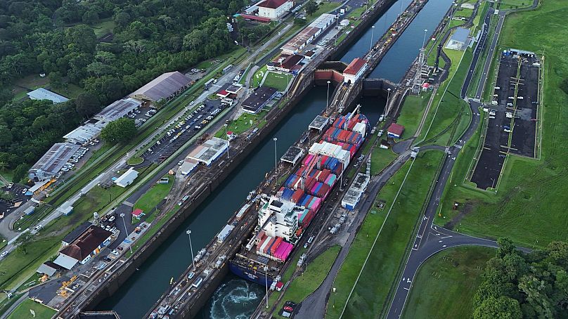 Un cargo traverse les écluses d'Agua Clara du canal de Panama à Colon, Panama, le lundi 2 septembre 2024. 