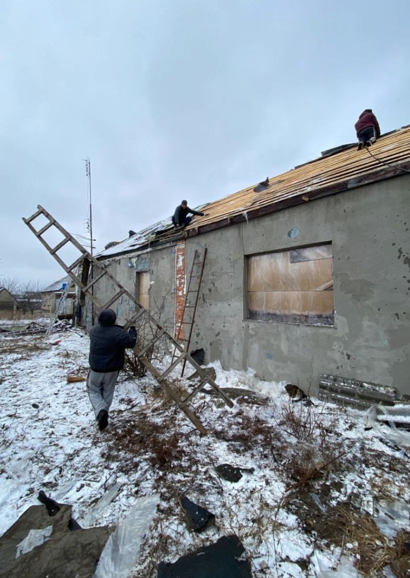 Travaux de réparation de toiture réalisés par Livyj Bereh en Ukraine. 2022/23. 