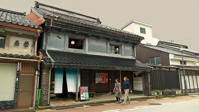 Le musée Dozo-zukuri est installé dans une maison historique de style Dozo-zukuri. L'ensemble de la résidence est ouverte aux touristes et des guides anglophones sont disponibles