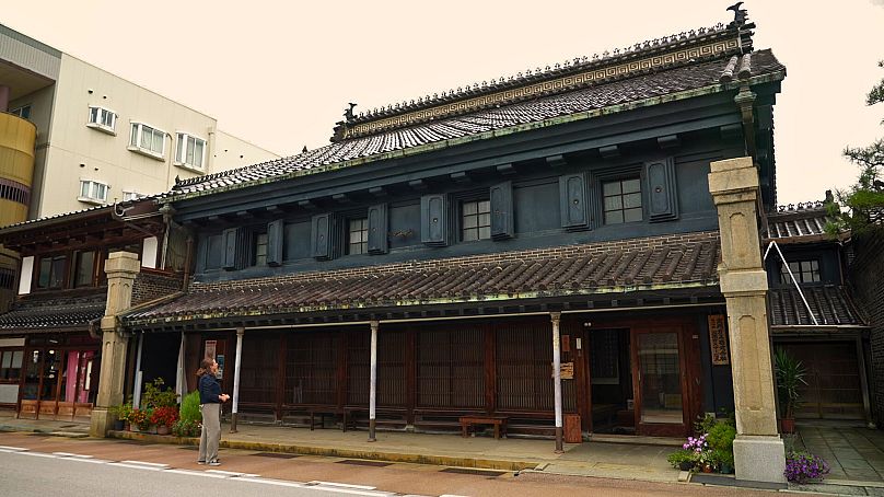 La résidence Sugano est la plus grande des maisons de style Dozo-zukuri du district Yamacho-suji de Takaoka.