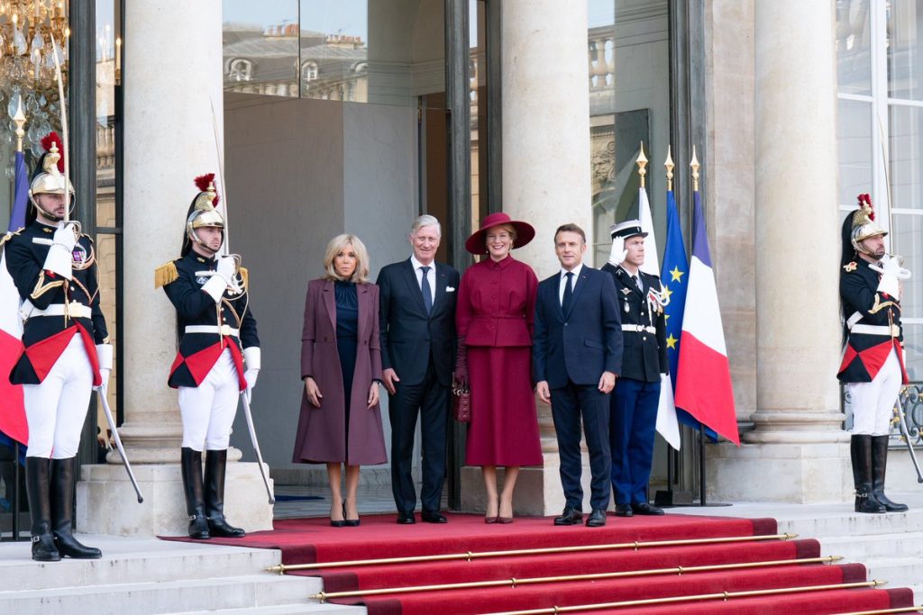 C'est un honneur de vous recevoir et de célébrer ensemble l'amitié fraternelle qui unit la Belgique et la France. Vos Majestés, bienvenue.