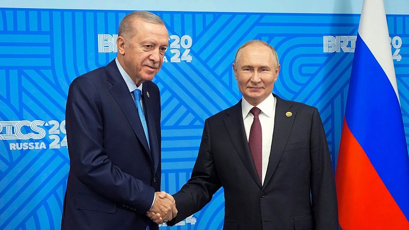 Le président russe Vladimir Poutine rencontre le président turc Recep Tayyip Erdogan en marge du sommet des BRICS à Kazan, en Russie.