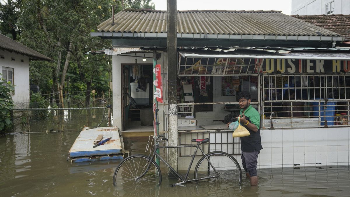 Le Sri Lanka ferme ses écoles alors que les inondations frappent la capitale