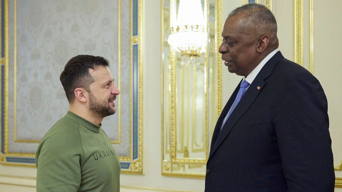 FILE PHOTO - Ukrainian President Volodymyr Zelenskyy, left, and U.S. Secretary of Defense Lloyd Austin at a meeting in Kyiv, Ukraine, Monday, Nov. 20, 2023.