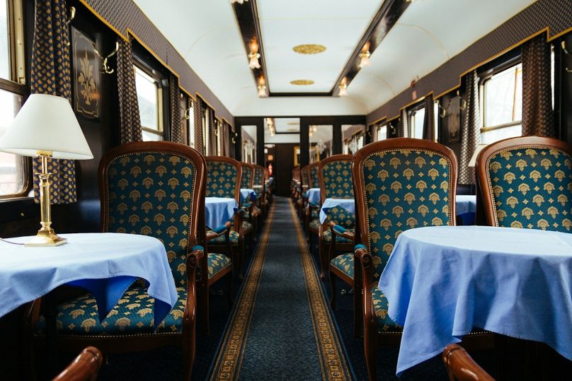 Les invités passeront du temps à bord de l'Orient Express ultra-luxueux et emblématique