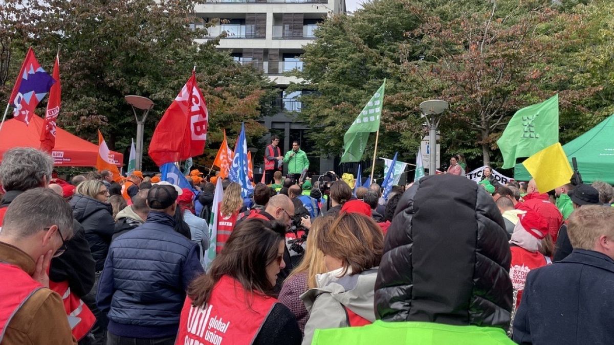 Thousand essential workers rally in Brussels for fair labour conditions.