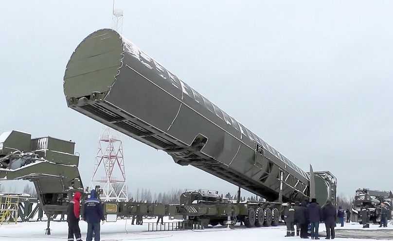 Le missile intercontinental russe Sarmat est présenté dans un lieu tenu secret en Russie en 2018.