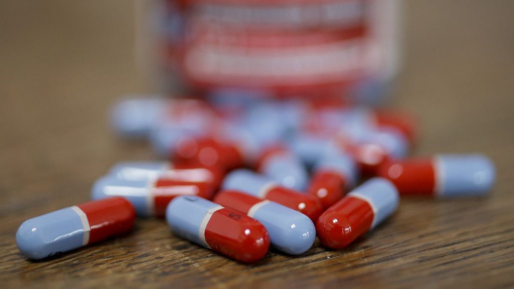 Generic medicine capsules are displayed.