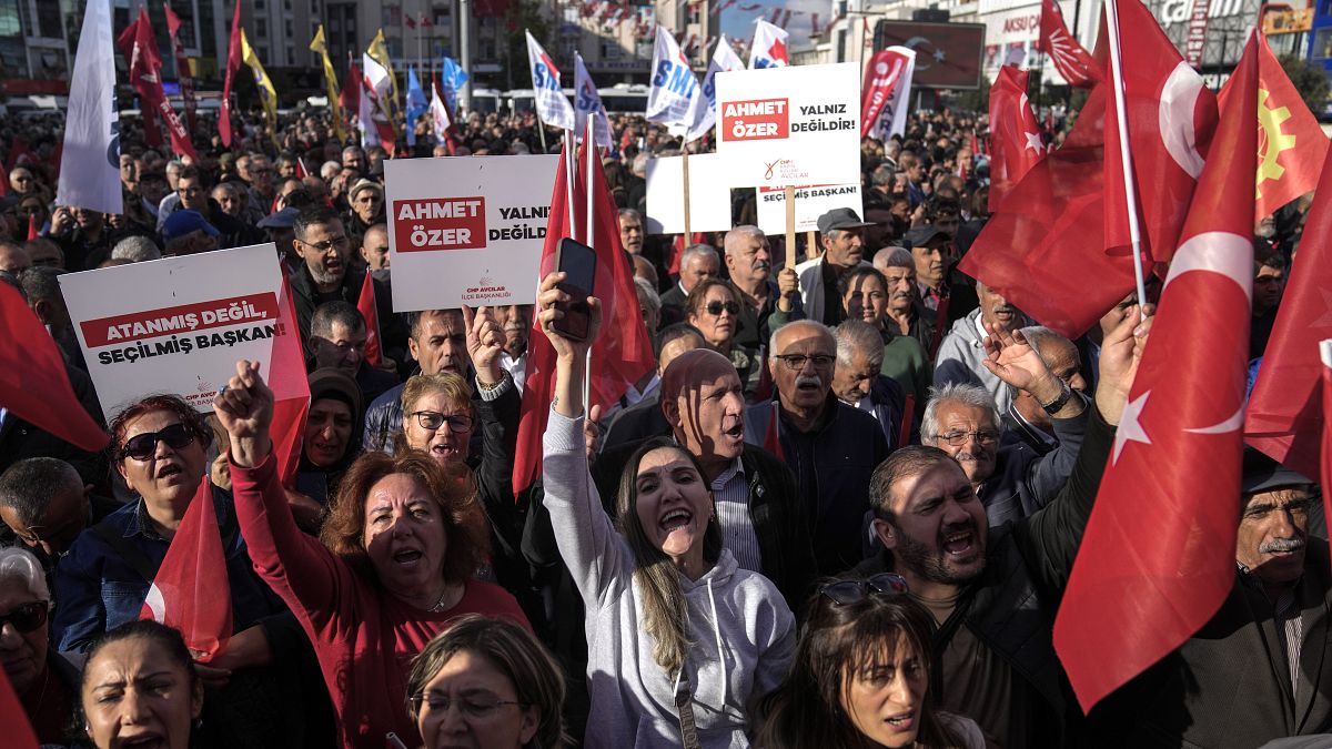 A protest against the arrest and removal from office of a mayor from the CHP for alleged links to a banned Kurdish militant group, 31 October, 2024