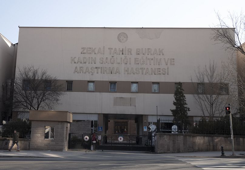 L'entrée de l'hôpital Zekai Tahir Burak à Ankara, Turquie.