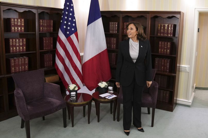 La vice-présidente américaine Kamala Harris attend une rencontre avec le président français Emmanuel Macron lors de la conférence sur la sécurité de Munich, en février 2023.