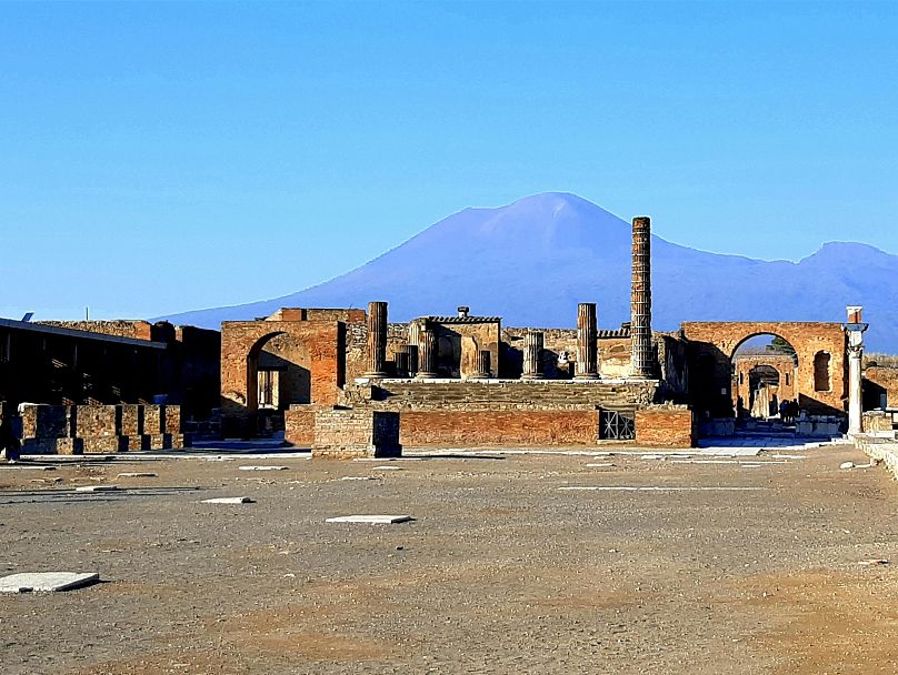 MANN possède la plus grande collection au monde d'objets d'art provenant de Pompéi, une ancienne ville ensevelie sous les cendres volcaniques lors de l'éruption du Vésuve en 79 de notre ère. 