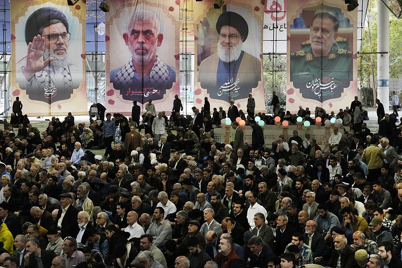 Fidèles iraniens lors d'une cérémonie de prière du vendredi sur le campus de l'université de Téhéran, le 8 novembre 2024.