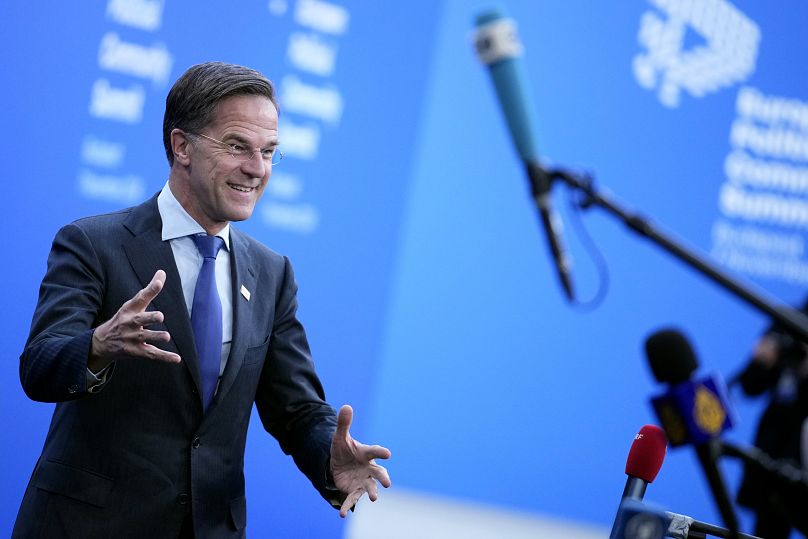 Le secrétaire général de l'OTAN, Mark Rutte, s'adresse aux médias à son arrivée au sommet de la Communauté politique européenne à Budapest, le 7 novembre 2024.