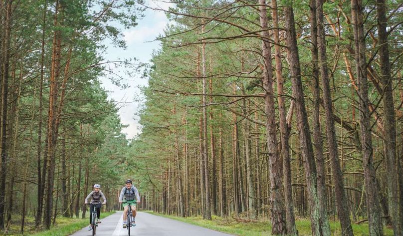 Les voyageurs aventureux peuvent explorer à vélo