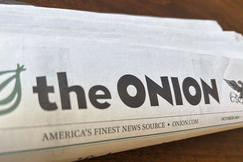 Une copie du journal satirique The Onion est vue le jeudi 14 novembre 2024 à Little Rock, Ark.