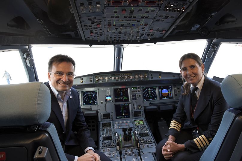 Pilotes d'Iberia dans le cockpit du nouvel avion