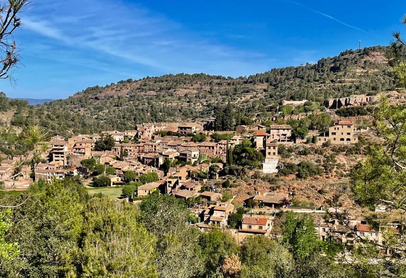 Le passé de Mura est profondément lié à la viticulture, comme en témoignent ses pressoirs en pierre uniques appelés « lagares » que l'on peut encore voir dans les vignobles.