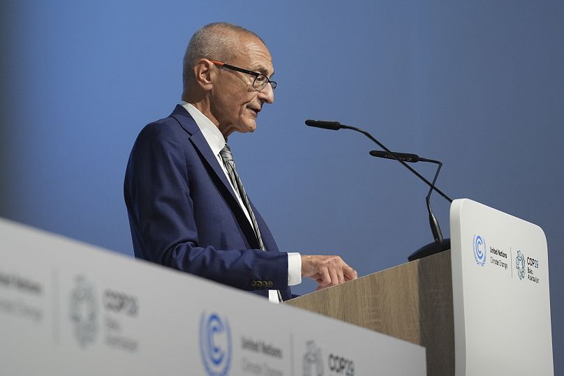 John Podesta, l'envoyé américain pour le climat, s'exprime lors d'une conférence de presse à la COP29.