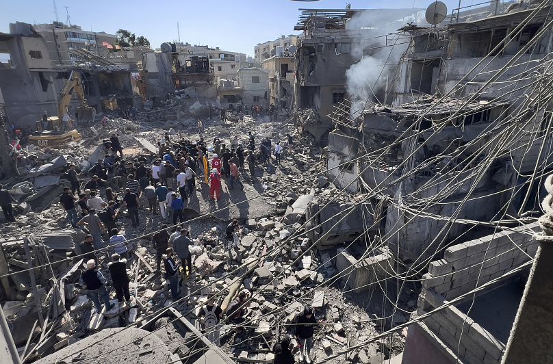 Les frappes aériennes israéliennes ont détruit les bâtiments faisant face au principal hôpital gouvernemental de la ville, dans un quartier densément peuplé du sud de Beyrouth, au Liban.