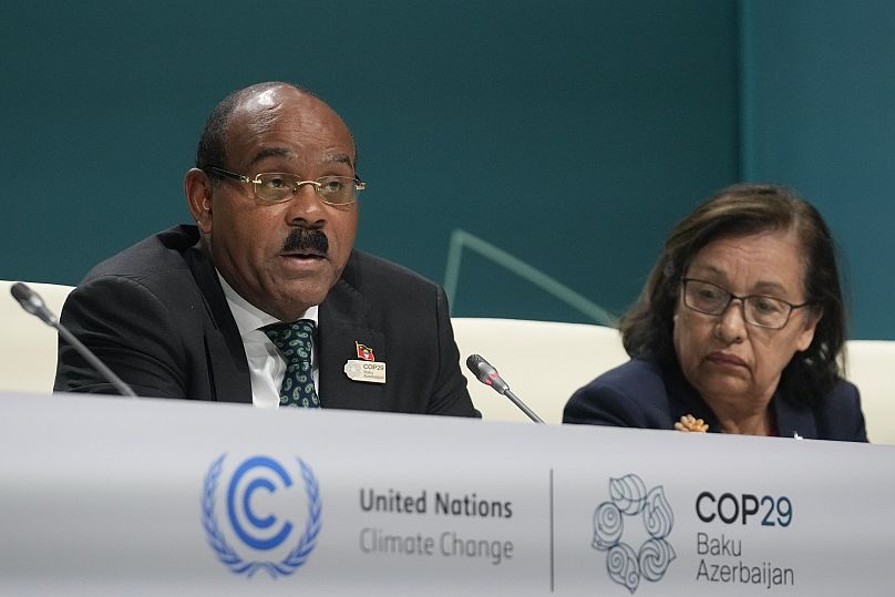 Le Premier ministre d'Antigua-et-Barbuda, Gaston Browne, s'exprime lors d'une séance plénière lors d'une session avec la Coalition à haute ambition des Îles Marshall à la COP29, 13.11.2024