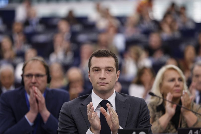 Jordan Bardella, front, député européen du Rassemblement national français, assiste à un débat sur l'Ukraine au Parlement européen à Strasbourg, juillet 2024