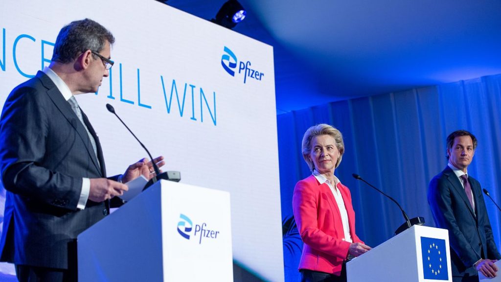 Pfizer CEO Albert Bourla and Commission chief Ursula von der Leyen in 2021 at the Pfizer Vaccine Production Facility in Puurs-Sint-Amands, Belgium.