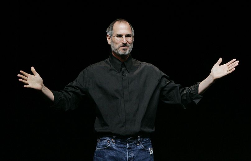 ** FILE ** Steve Jobs, PDG d'Apple Computer, sourit lors de l'annonce de nouveaux produits lors d'un événement Apple à San Francisco, dans cette photo d'archive du 12 septembre 2006. 