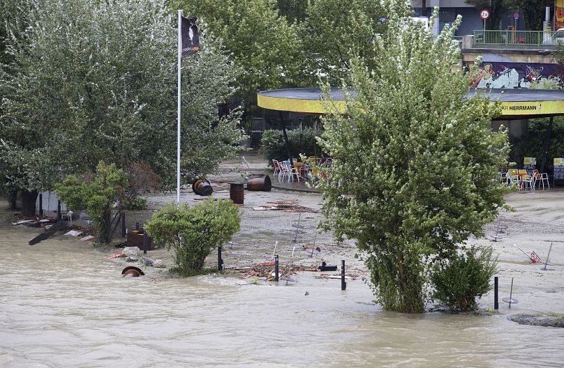 Le canal Donaukanal déborde de ses rives dans le centre de Vienne, le 15 septembre 2024