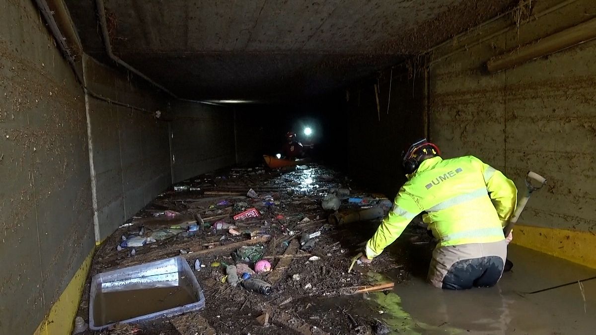 Les efforts désespérés de secours se poursuivent dans les parkings inondés de Valence