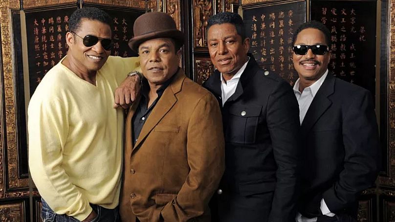 De gauche à droite, les frères Jackie Jackson, Tito Jackson, Jermaine Jackson et Marlon Jackson posent ensemble pour un portrait - 9 décembre 2009