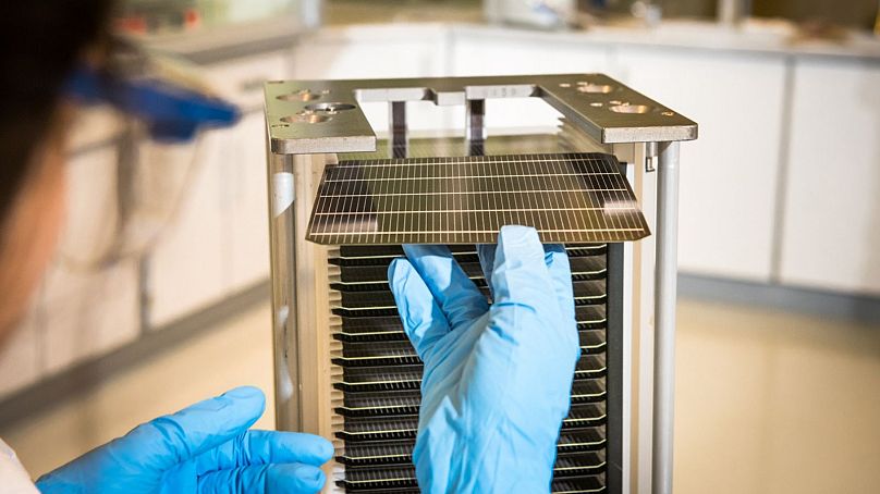 Cellules solaires à pérovskite sur silicium au laboratoire de l'Oxfordshire.