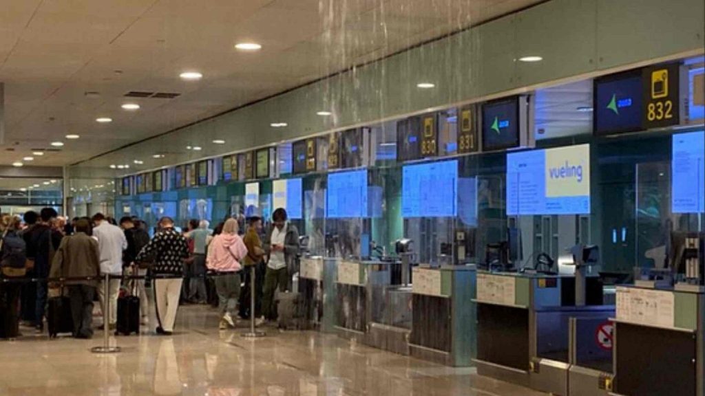 Barcelona airport hit by flooding, 4 November 2024