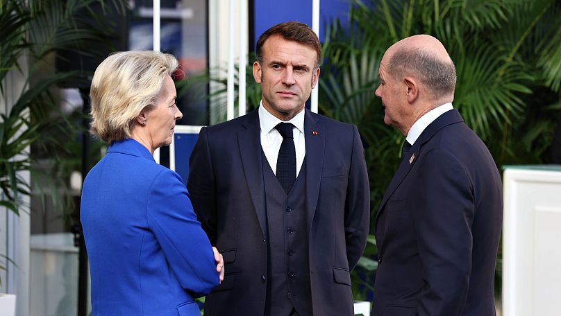 Ursula von der Leyen, Emmanuel Macron et Olaf Scholz lors du sommet de Budapest.