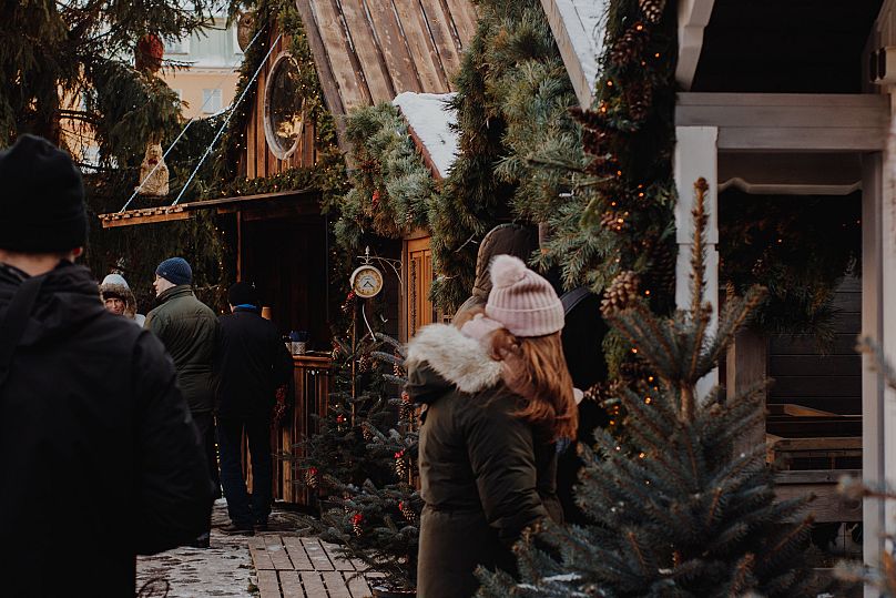 Découvrez les maisons en bois des marchés de Noël de Lettonie