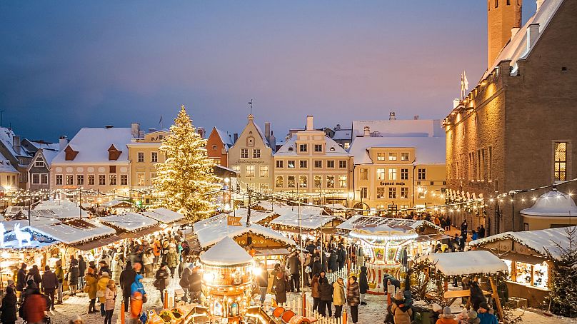 Scènes du marché de Noël de Tallinn