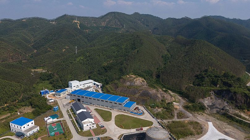 Une vue aérienne de l'observatoire souterrain de neutrinos de Jiangmen, où un détecteur cosmique est situé à 700 m sous terre à Kaiping, dans la province du Guangdong, dans le sud de la Chine.