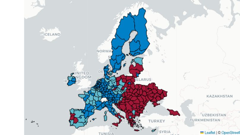 Régions de l'UE avec les nouveaux membres. Les régions les moins développées en rouge, les régions en transition en bleu clair, les régions développées en bleu.