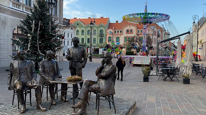 Ady Endre, Dutka Ákos, Juhász Gyula és Emőd Tamás szobra Nagyvárad belvárosában