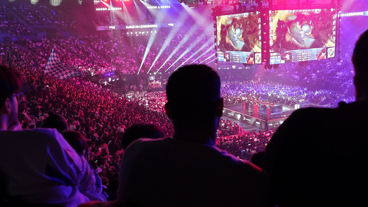 A packed Arena Bercy to welcome the world