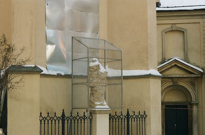 Statue ukrainienne protégée à Lviv.