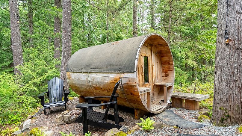 Des séjours insolites, comme ce séjour en forêt à Whistler au Canada, sont également possibles en échange de maison