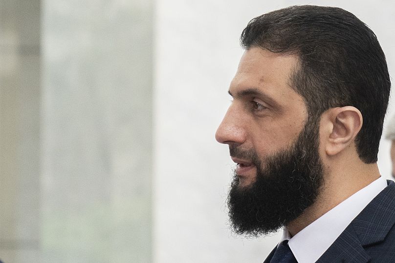 Le leader de facto syrien Ahmad al-Sharaa au palais présidentiel à Damas, le 28 décembre 2024.