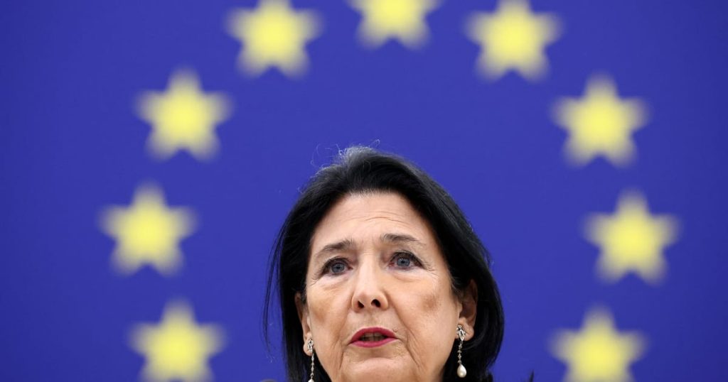 Affrontement en Géorgie alors que le président pro-UE refuse de démissionner