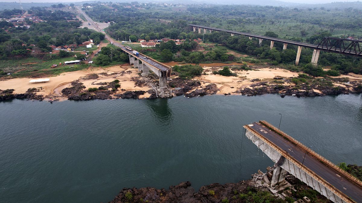 The Juscelino Kubitschek Bridge collapsed into the Tocantins River in Estreito, 24 December, 2024