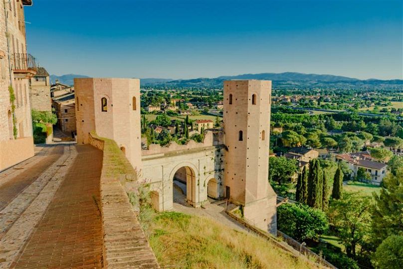 Vue sur la ville et les petites ruelles de la ville de Spello dans la province d'Ombrie de Pérouse, Italie